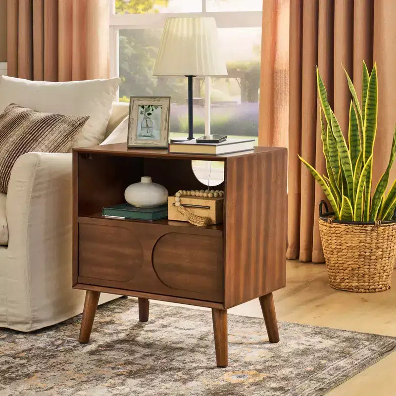 Tavolino Divano Moderno Scanalato, Tavolino Laterale in Legno con Cassetto e Ripiano Aperto, Comodino d'Accento per Camera da Letto, Tavolino da Notte Stile Rustico per Soggiorno