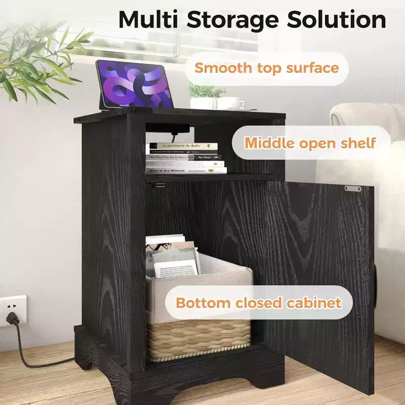 Comodino rustico con stazione di ricarica, set di 2 tavolini da salotto con ripiano e spazio contenitore per camera da letto o ufficio, colore nero