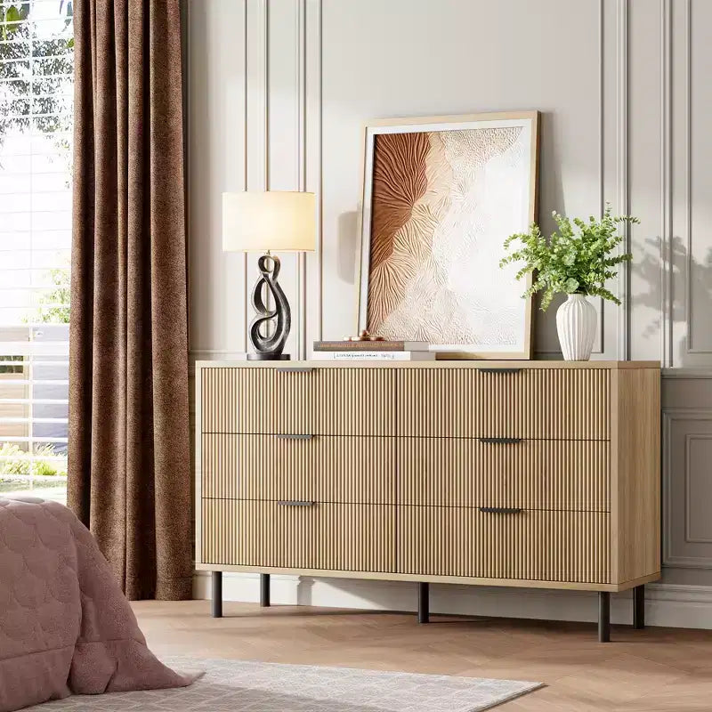 Comò moderno in legno scanalato - 6 ampi cassetti - Design antiribaltamento e gambe in metallo - Maniglie eleganti - Perfetto per camera da letto, soggiorno