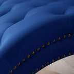 Chaise longue imbottita in velluto vintage Parley con schienale trapuntato e passamaneria con borchie