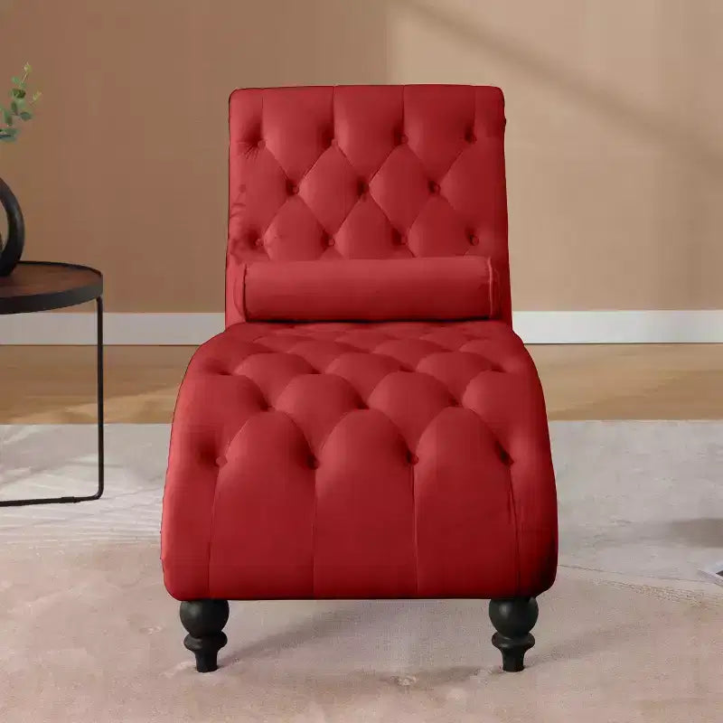 Chaise longue imbottita in velluto vintage Parley con schienale trapuntato e passamaneria con borchie