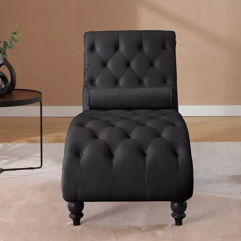 Chaise longue imbottita in velluto vintage Parley con schienale trapuntato e passamaneria con borchie