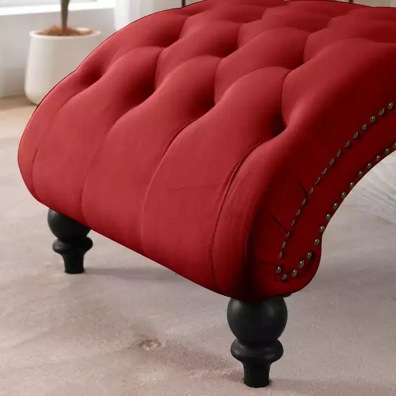 Chaise longue imbottita in velluto vintage Parley con schienale trapuntato e passamaneria con borchie