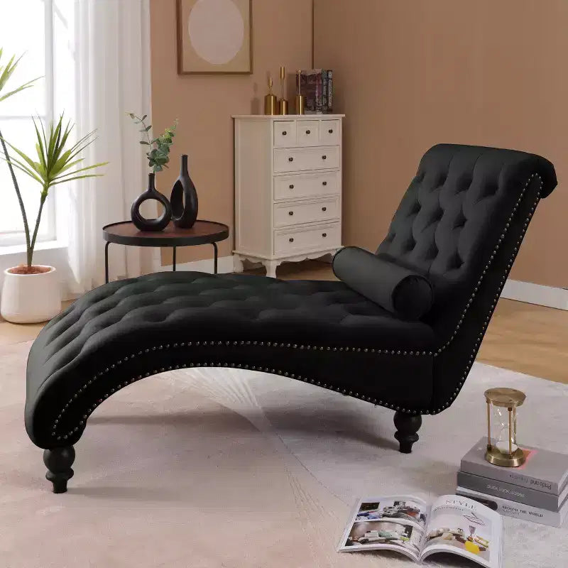 Chaise longue imbottita in velluto vintage Parley con schienale trapuntato e passamaneria con borchie