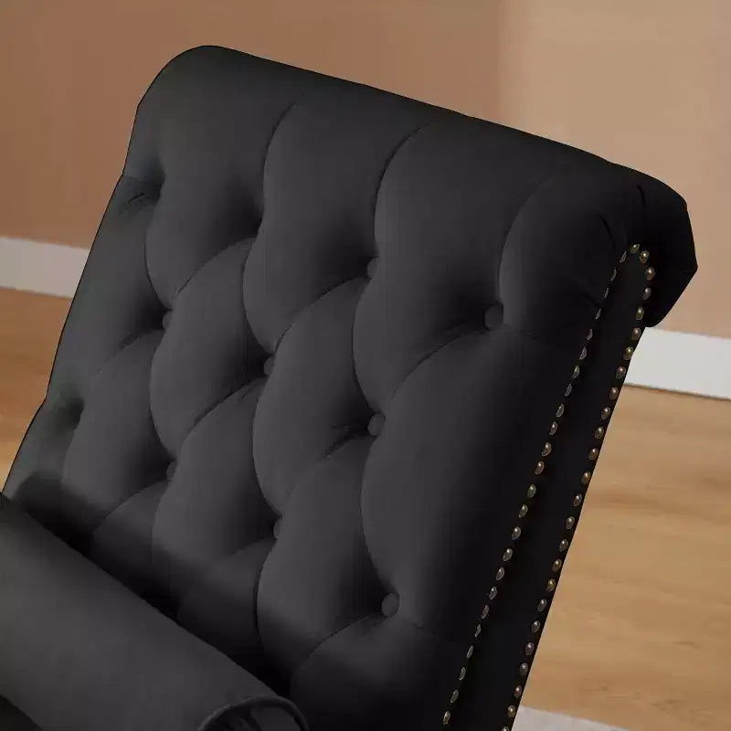 Chaise longue imbottita in velluto vintage Parley con schienale trapuntato e passamaneria con borchie