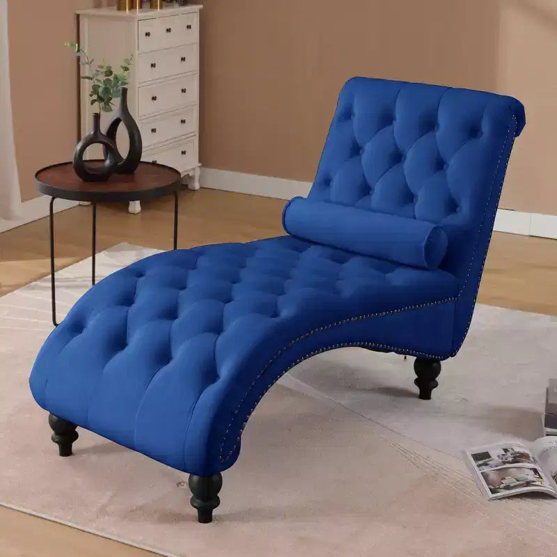 Chaise longue imbottita in velluto vintage Parley con schienale trapuntato e passamaneria con borchie