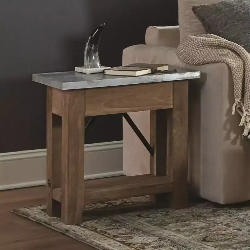 Tavolino d'appoggio in legno con ripiano: Stile industriale moderno, Struttura in legno massello