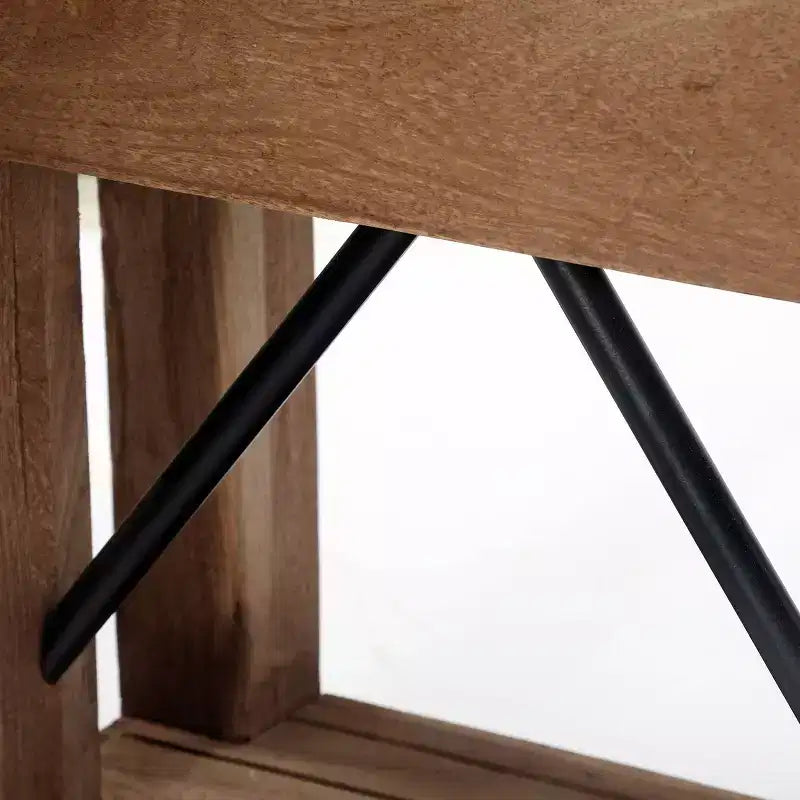 Tavolino d'appoggio in legno con ripiano: Stile industriale moderno, Struttura in legno massello