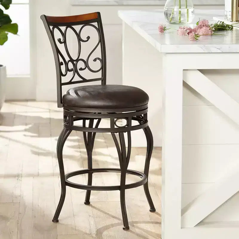 Sgabello da bar girevole Trevi Bronze marrone, altezza 67,3 cm, con cuscino tradizionale in similpelle e schienale, poggiapiedi per bancone da cucina