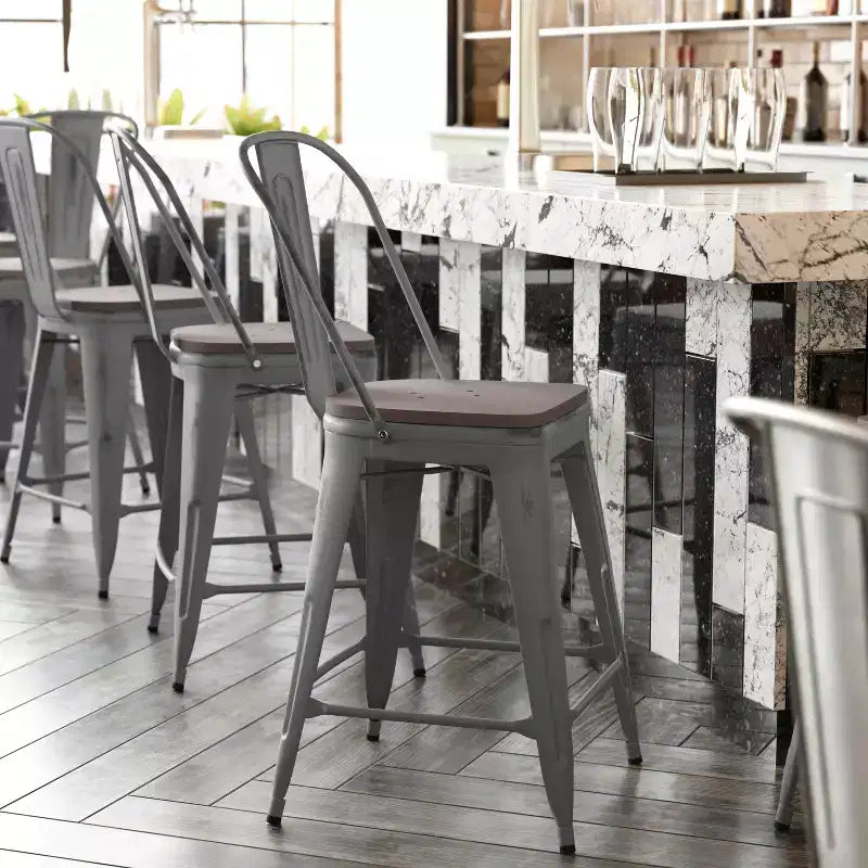 Sgabello da interno Lincoln da 24" ad altezza bancone con schienale e sedile in legno di poliresina