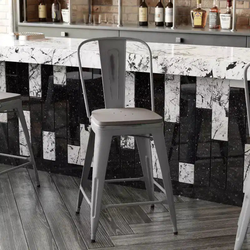 Sgabello da interno Lincoln da 24" ad altezza bancone con schienale e sedile in legno di poliresina