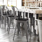 Sgabello da interno Lincoln da 24" ad altezza bancone con schienale e sedile in legno di poliresina