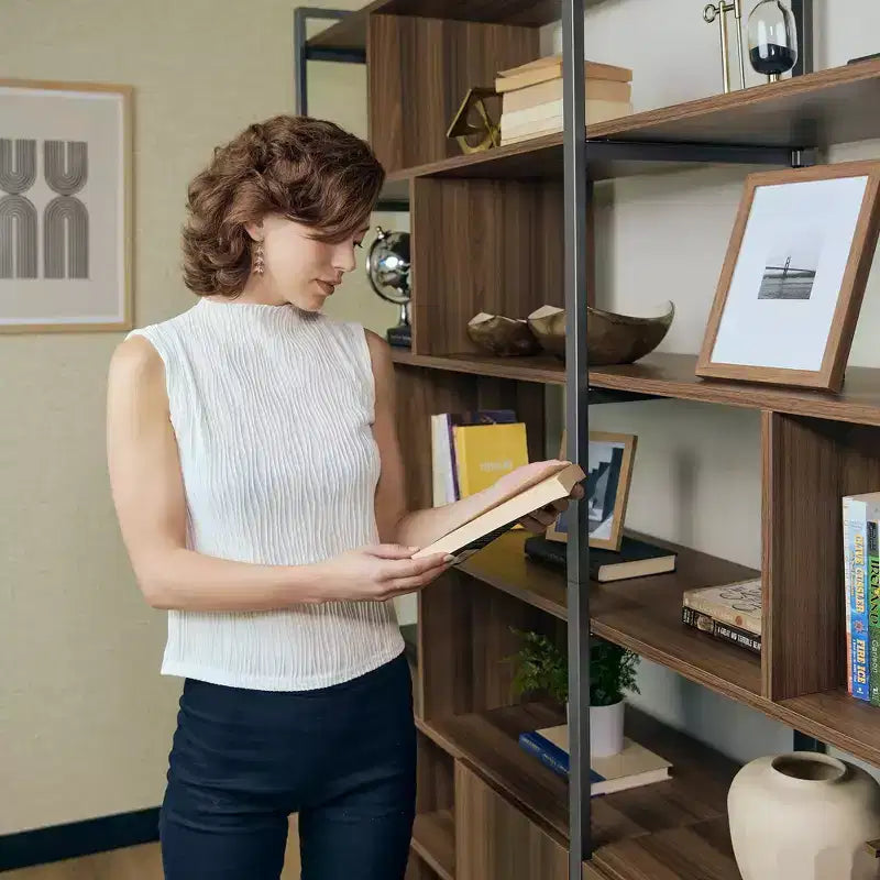 Libreria a colonna Napa in legno, mobile con vano inferiore, ripiani regolabili