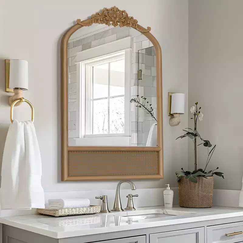 Specchio a Muro Decorativo in Legno Intagliato a Arco con Cornice Inferiore e Specchio Pensile in Rattan